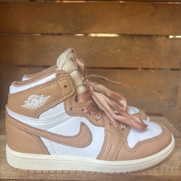 Nike Air Jordan 1 Retro High OG Praline PS Kids Size 13c Praline-Sail FN6621-201 - Picture 2 of 10